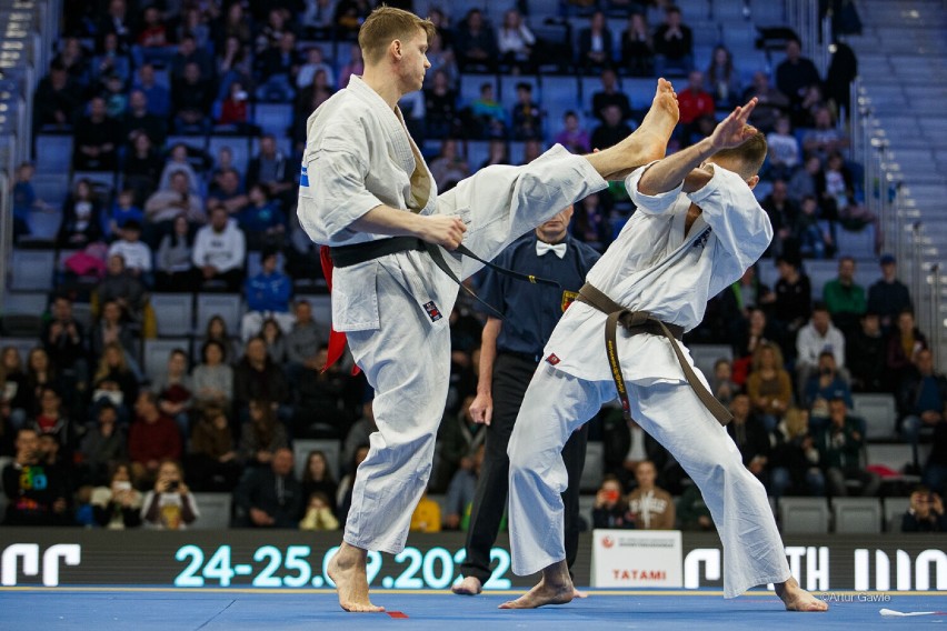 Tarnów. Mistrzostwa Europy Seniorów Karate Shinkyokushin. Walki finałowe w Arenie Jaskółka Tarnów [DUŻO ZDJĘĆ]