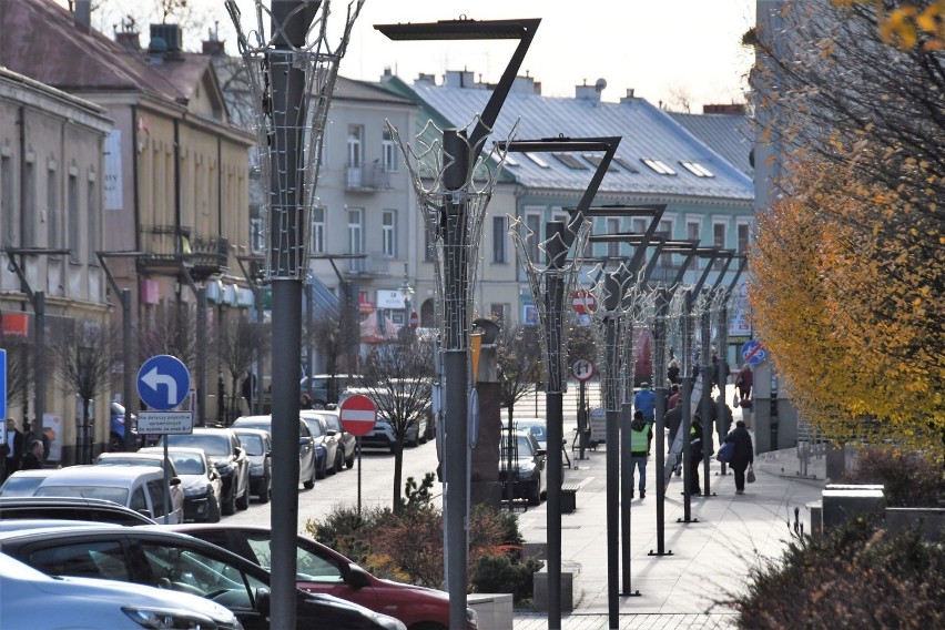 Pierwsze świąteczne ozdoby wiszą już na kieleckich ulicach [ZDJĘCIA]