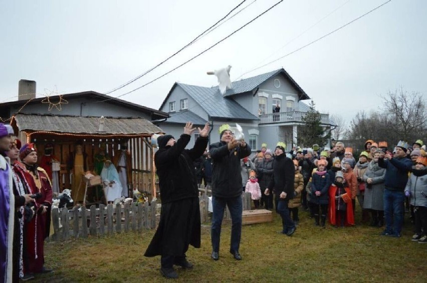 Barwny Orszak Trzech Króli ponownie przemaszeruje przez Czarnożyły