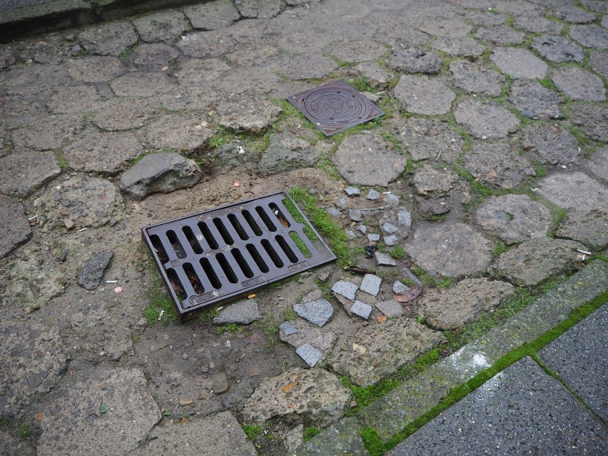 Zaczyna się remont ul. Trybunalskiej na jarosławskim rynku. Będzie na niej nowa nawierzchnia z płyt granitowych i kostki granitowej  [FOTO]