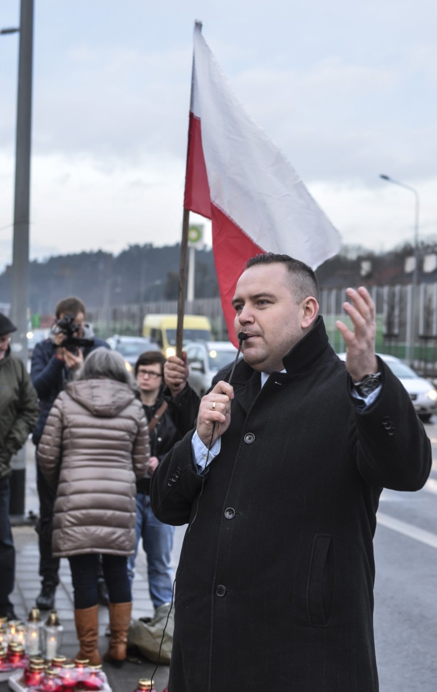 Zapalili znicze z okazji Dnia Pamięci Żołnierzy Wyklętych [ZDJĘCIA]