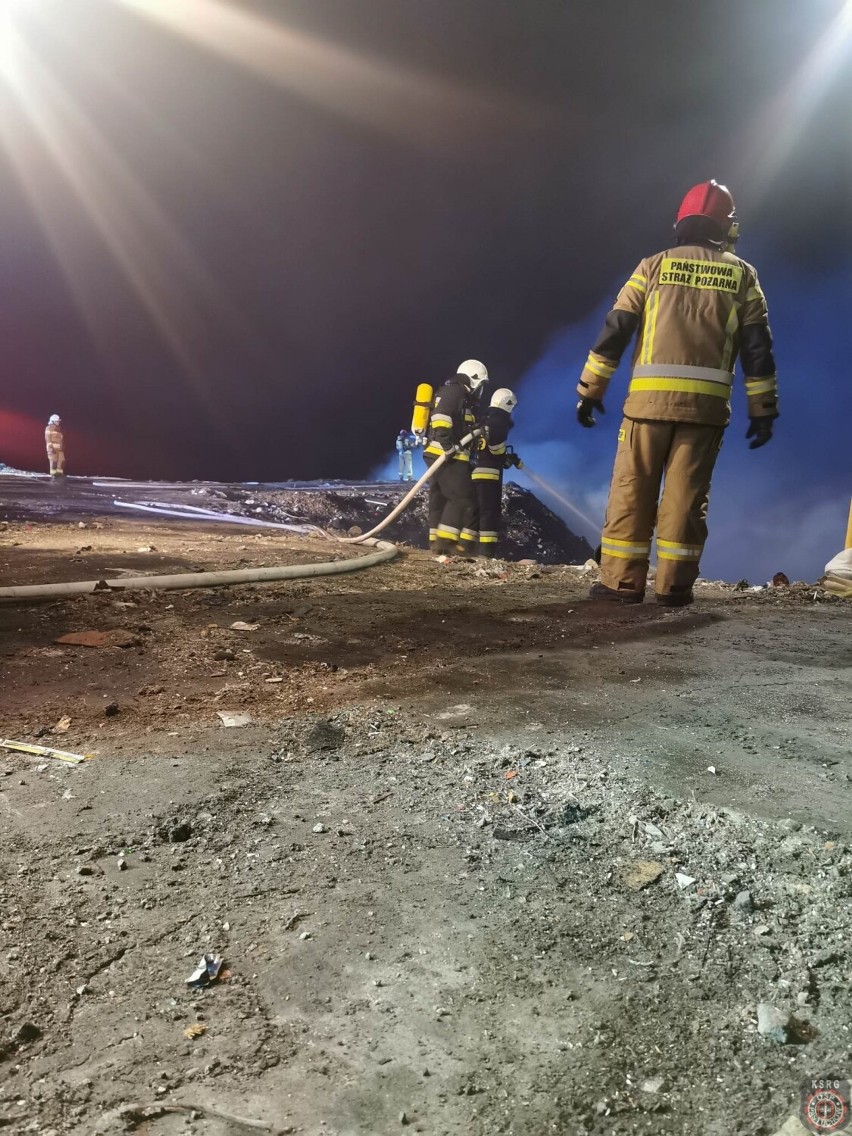 Pożar na wysypisku śmieci w Rusku koło Strzegomia, w...