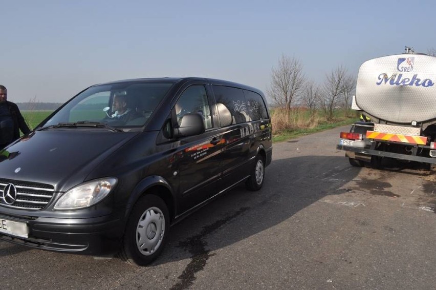 Śmiertelny wypadek na trasie Donatowo - Błociszewo. Na miejscu zginęła 26-letnia kobieta z gminy Czempiń [ZDJĘCIA]