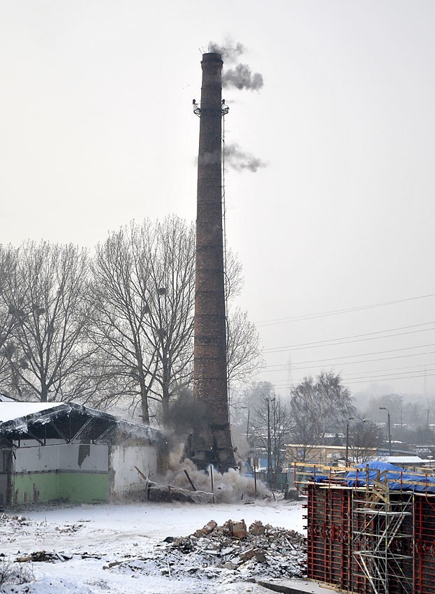 Gdańsk: Zburzyli 35-metrowy komin lokomotywowni przy ul. Kochanowskiego