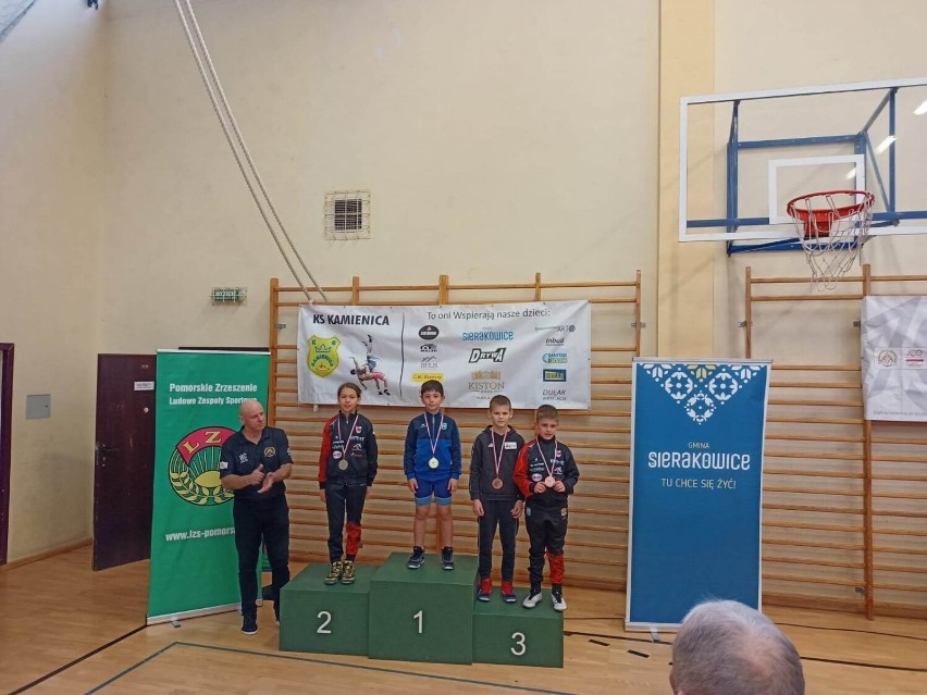 Zawodnicy Cartusii w Sierakowicach zdobyli łącznie 8 medali.