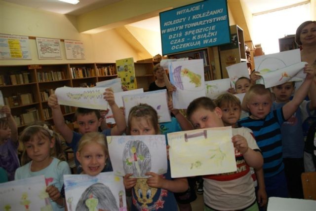 Widawskie przedszkolaki uczestniczyły w bajecznych zajęciach w szkolnej bibliotece
