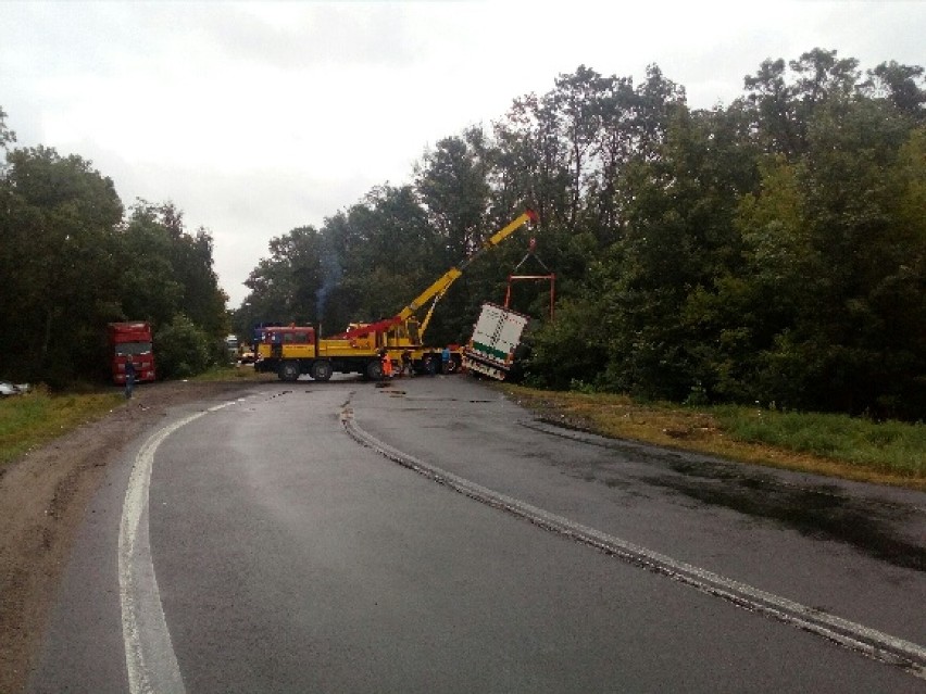 Wypadek na DK 24 w Luboszu - zderzyły się dwa tiry...