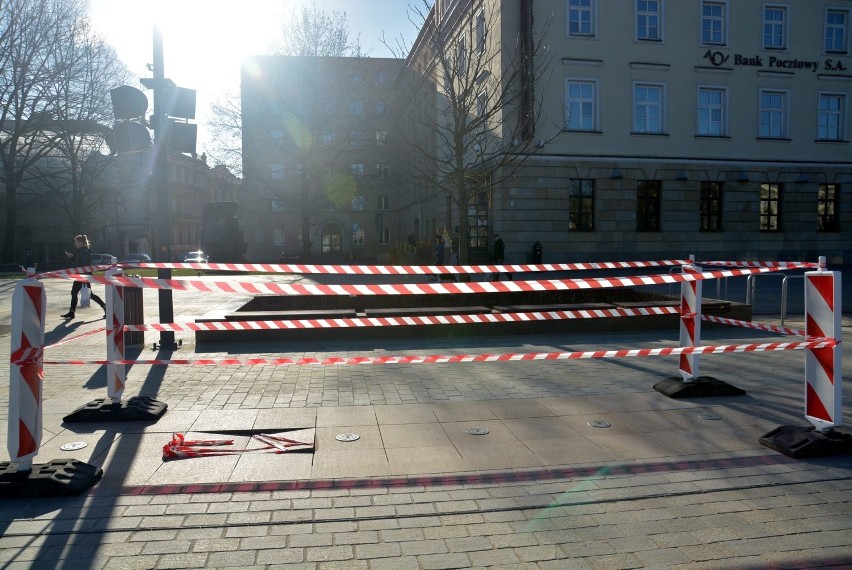 Kolejne fontanny uszkodzone na placu Litewskim w Lublinie (ZDJĘCIA)