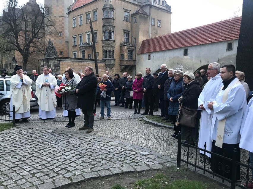 Oleśnica: Uczcili pamięć ofiar Smoleńska (FOTO)