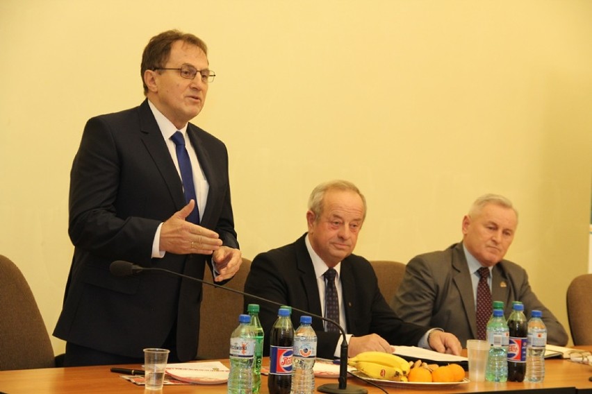 Posiedzenie rady powiatowej DIR w Oleśnicy. Odznaki i medale dla zasłużonych rolników