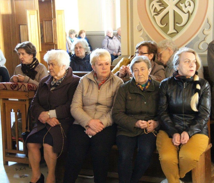 Wielki Czwartek w kościele św. Antoniego w Sokółce. Stopy obmywał sam metropolita białostocki (zdjęcia) 