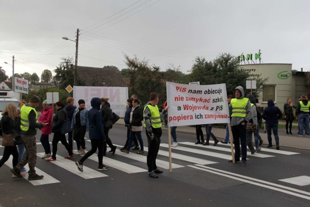 We wrześniu grupa rodziców blokowała drogę w Przytocznej