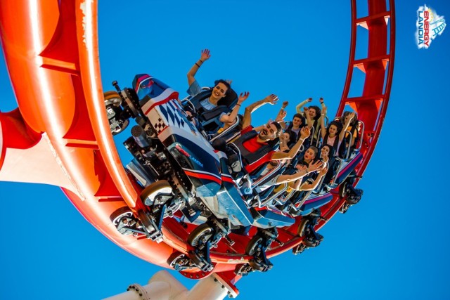 W ostatnim czasie w Energylandii powstało kilka nowych, ekstremalnych atrakcji. Goście mogą odwiedzić otwarty niedawno Smoczy Gród, a w nim spektakularny drewniany Roller Coaster Zadra. Co jeszcze warto sprawdzić? Przedstawiamy propozycje TOP 10 atrakcji w Parku Rozrywki Energylandia w Zatorze. Zobacz kolejne zdjęcia. Przesuwaj zdjęcia w prawo - naciśnij strzałkę lub przycisk NASTĘPNE

ZOBACZ RANKING ATRAKCJI >>>