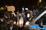 Protest kobiet w Miastku. To historyczna chwila! Manifestacja na prawie dwie godziny zablokowała ruch w mieście| ZDJĘCIA+WIDEO