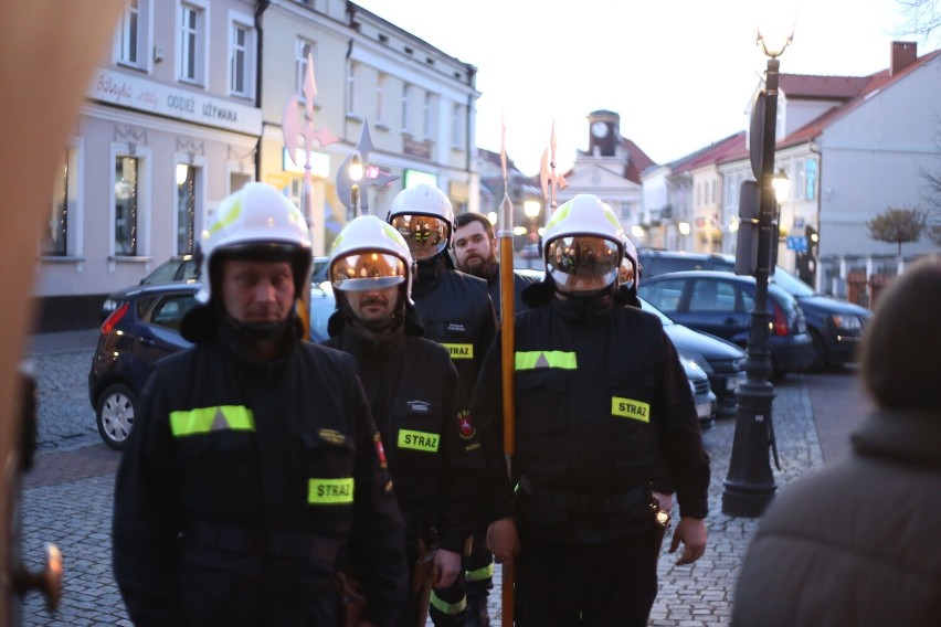 Wielkanoc 2022. Konin. Strażacy z OSP Starówka pełnili wartę honorową przy Grobie Pańskim w konińskiej farze