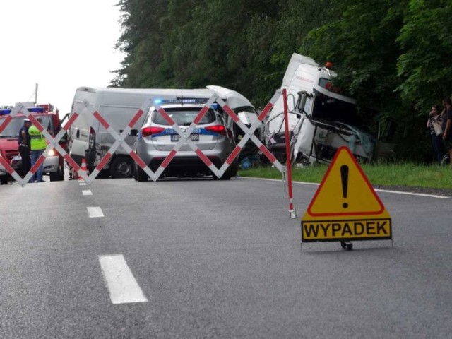 Wydarzenia dnia: 27 czerwca

Tragiczny wypadek na drodze krajowej numer 10 między Piłą a Jeziorkami. W poniedziałek rano zderzyły się tam trzy samochody. Kierowca i pasażer buda nie żyją. Jeszcze po godzinie 10. droga była zablokowana. 

Wypadek między Piłą a Jeziorkami. Nie żyją dwie osoby