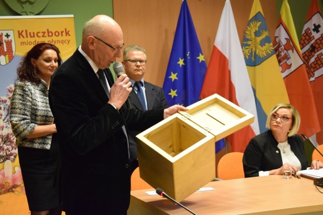 Inauguracyjna sesja rady miejskiej w Kluczborku kadencji 2018-23.