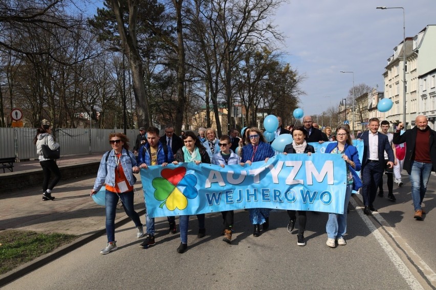 Ulicami Wejherowo jak co roku przeszedł niebieski marsz