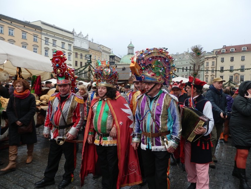 Kraków: herodzi kolędowali na Rynku Głównym [ZDJĘCIA, VIDEO]