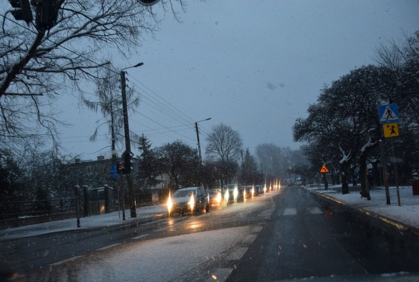 Śnieżyca i burza w Zduńskiej Woli. Zdjęcia czytelników