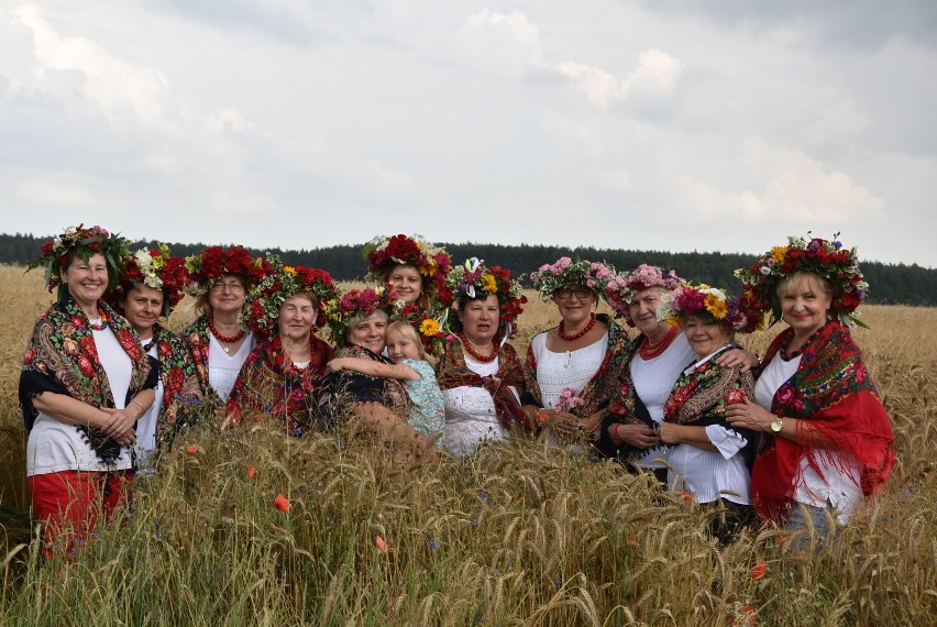 Słocin: warsztaty z zaplatania wielokwiatowych wianków