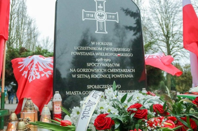 Tablica odsłonięta wczoraj na gorzowskim cmentarzu przy ul. Żwirowej to m.in. pomysł córki powstańców wielkopolskich