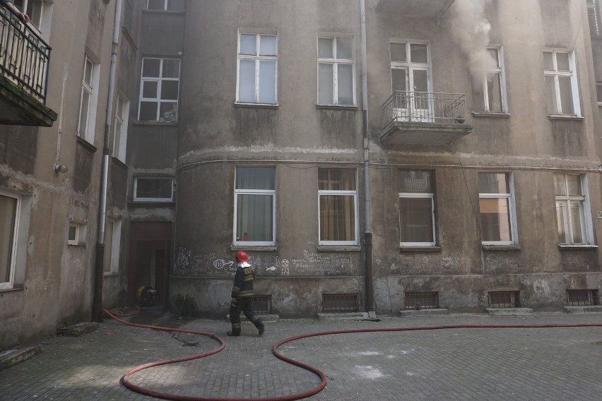 Pożar w kamienicy na Żwirki w Łodzi