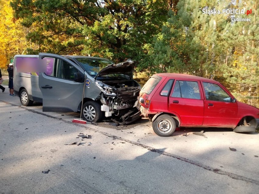 Śmiertelny wypadek w Koszwicach. W wyniku zderzenia dwóch pojazdów zginęła 60-letnia kobieta. Do wypadku doszło też w Pawonkowie [ZDJĘCIA]