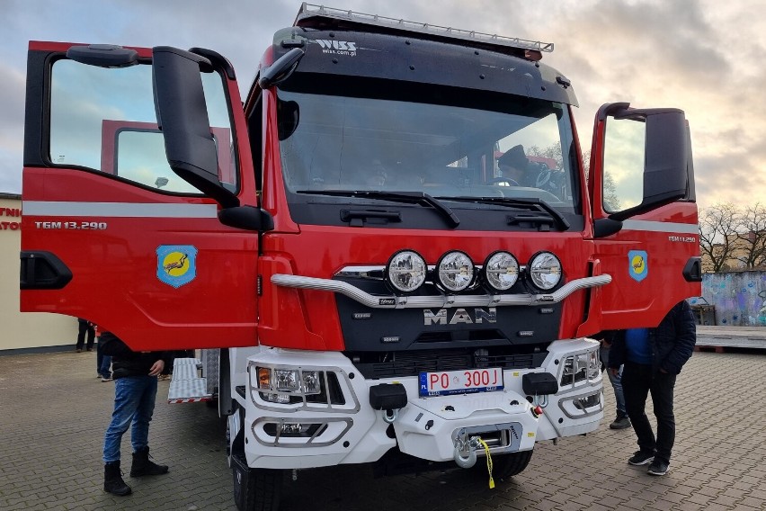 Strażacy z OSP RW w Pile mają nowy wóz ratowniczo-gaśniczy 