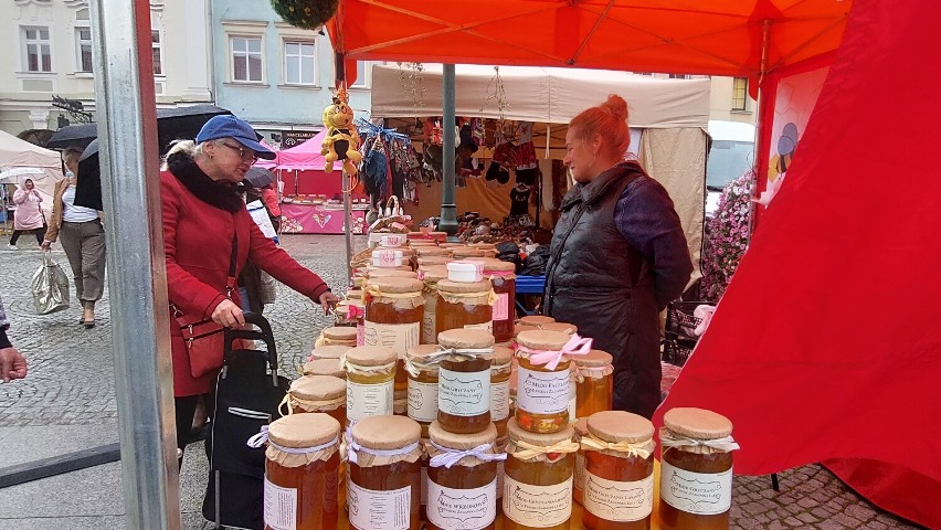 Dzisiaj w Żarach zaczął się Jarmark Miodu i Wina...