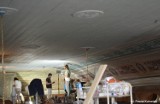 Turośl. Zabezpieczają strop w kościele parafialnym (zdjęcia)
