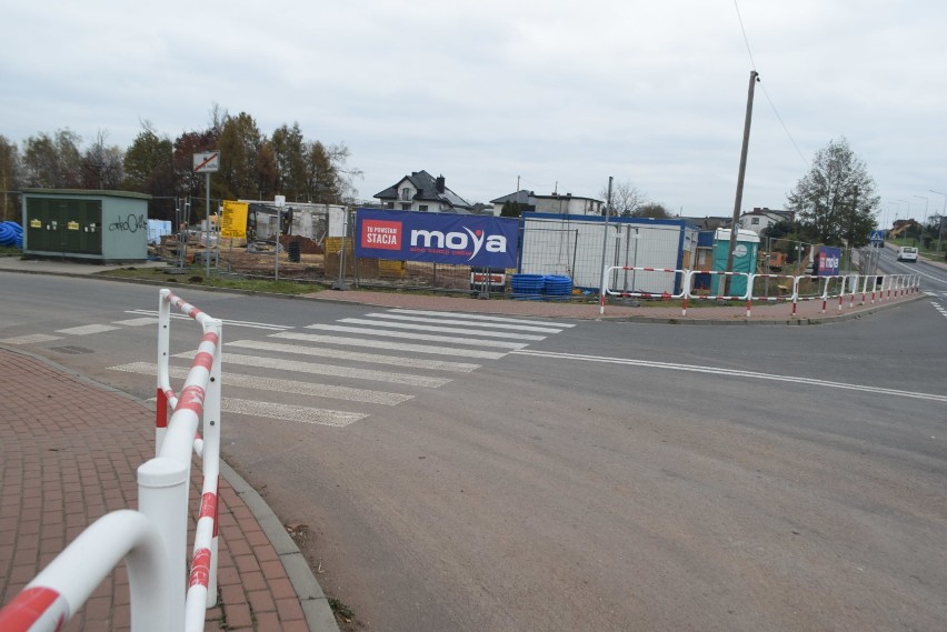 Przy ulicy Wodzisławskiej trwa budowa stacji benzynowej