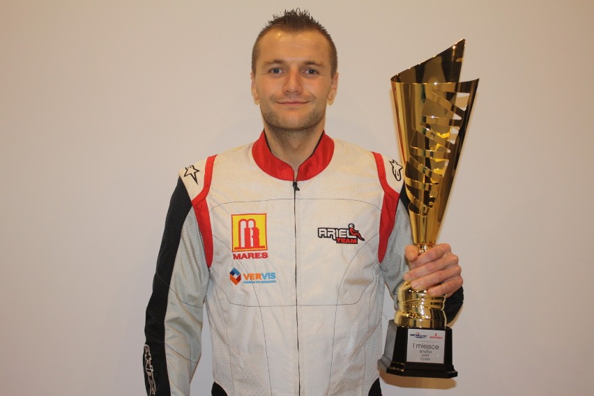 Ariel Piotrowski najlepszy w Benzina Kart Clash podczas Verva Street Racing na Stadionie Narodowym