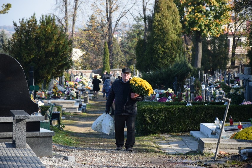 Wszystkich Świętych w Kraśniku. Zobacz zdjęcia z cmentarza parafialnego w starej części miasta