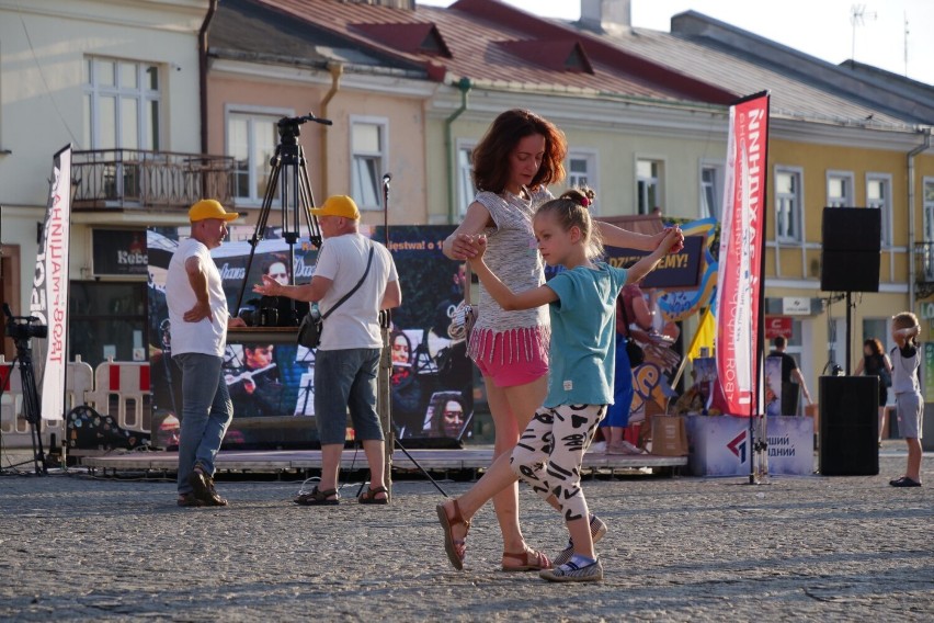 Podziękowali Polakom za pomoc Ukraińcom. Zobacz zdjęcia z "Karaoke dla Zwycięstwa"