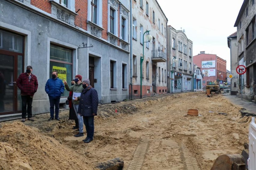 Trwa remont ulicy Mickiewicza w Lublińcu. Miasto przypomina,...