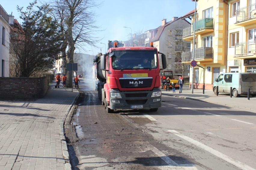 Ekspresowy remont na Armii Krajowej