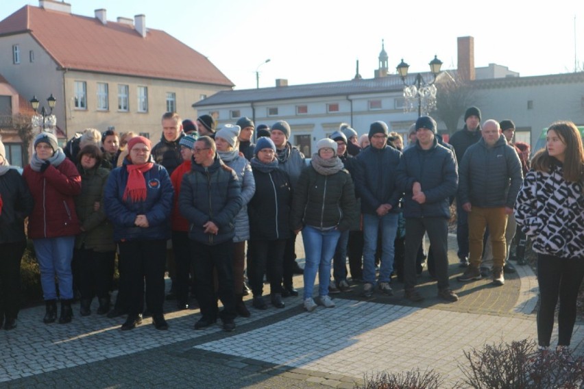 Piaski. Oddali hołd Powstańcom. Na rynku odbył się happening [ZDJĘCIA] 