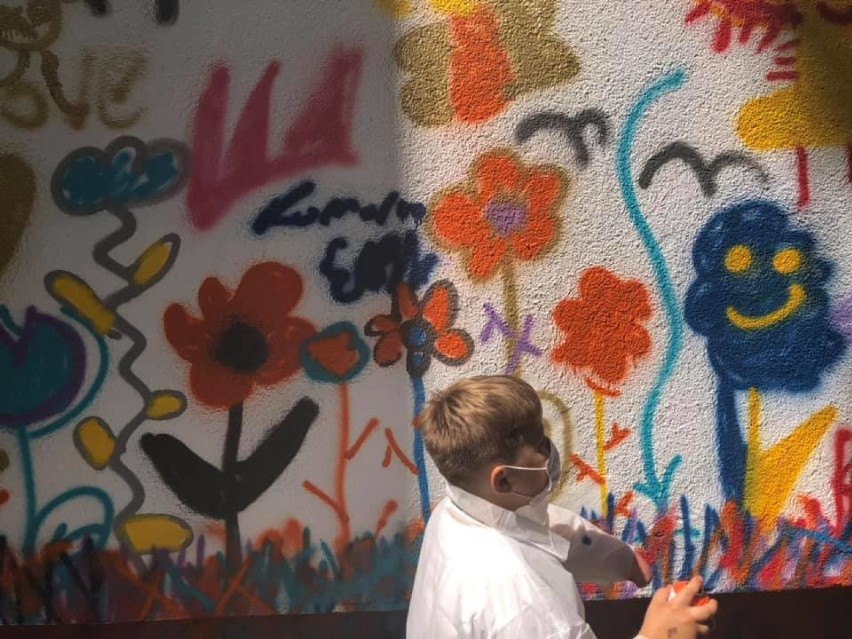 Znany street art'owiec namalował w Pleszewie ogromny mural