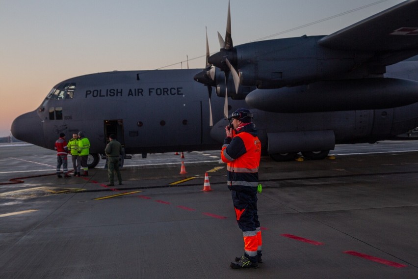 Wojskowy Hercules C130 to samolot typu cargo. Dziś w nocy na...