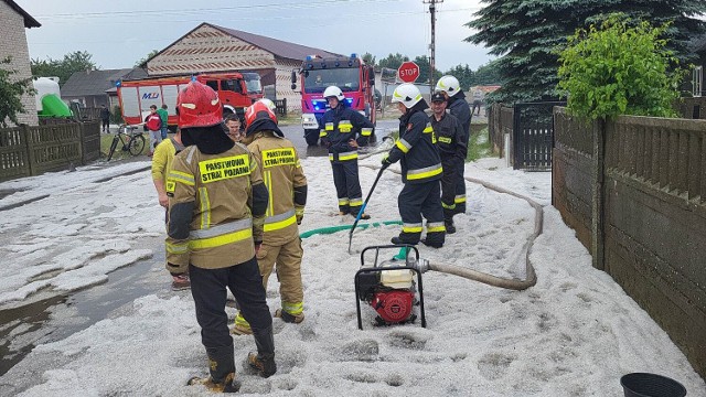 To był armagedon. Grad i gwałtowne opady deszczu uderzył w wieś Łosieniec