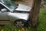 Pijany kierowca uderzył w drzewo w Żarkach Letnisku. Miał ponad dwa promile alkoholu w organizmie