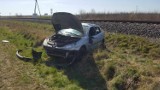 Groźny wypadek samochodu osobowego na ul. Wojska Polskiego w Pucku: jedna osoba została ranna | ZDJĘCIA, NADMORSKA KRONIKA POLICYJNA
