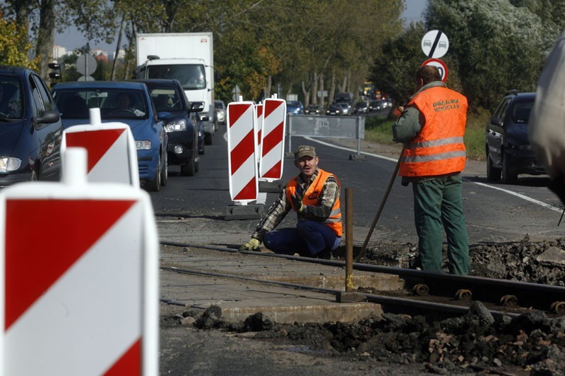 Lubin/Legnica: Utrudnienia w ruchu na drodze dojazdowej(ZDJĘCIA) 