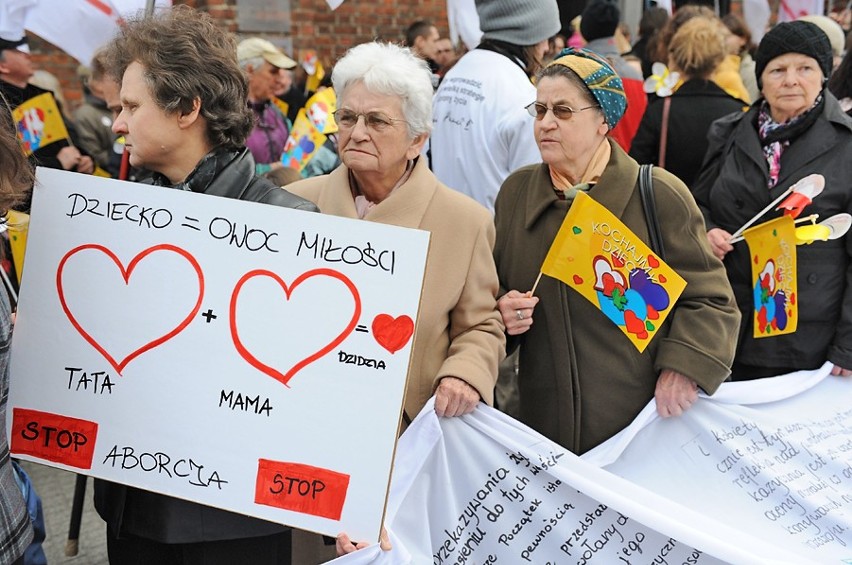Marsz dla Życia przeszedł ulicami Poznania [ZDJĘCIA, WIDEO]