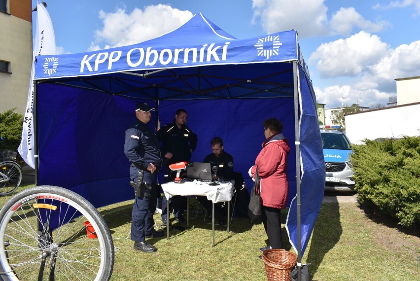 Komenda Powiatowa Policji w Obornikach znakuje rowery w powiecie obornickim.