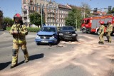 Wypadek na ulicy Piastowskiej w Legnicy, jedna osoba poszkodowana, zdjęcia