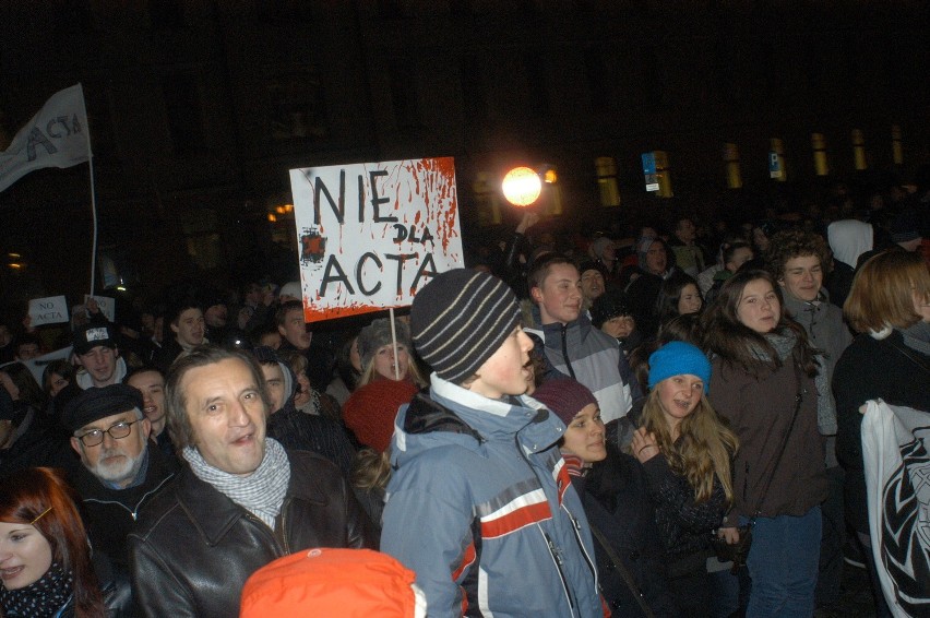 ACTA: Manifestacja w Bielsku-Białej [WIĘCEJ ZDJĘĆ]