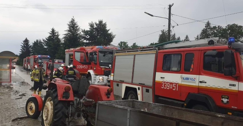 Akcja ratunkowa po ulewach na Podkarpaciu. Ewakuowano 123 osoby. Mnóstwo ludzi potrzebuje pomocy