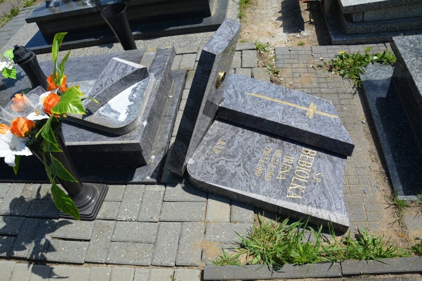 Profanacja cmentarza w Piekarach Śląskich. Zniszczono kilkadziesiąt nagrobków. Policja szuka sprawców